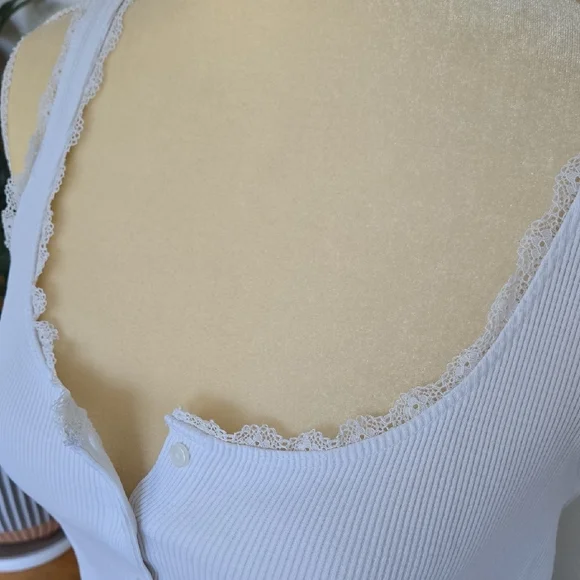 Forever 21 White Button-down Ribbed Top - Picture 2 of 7